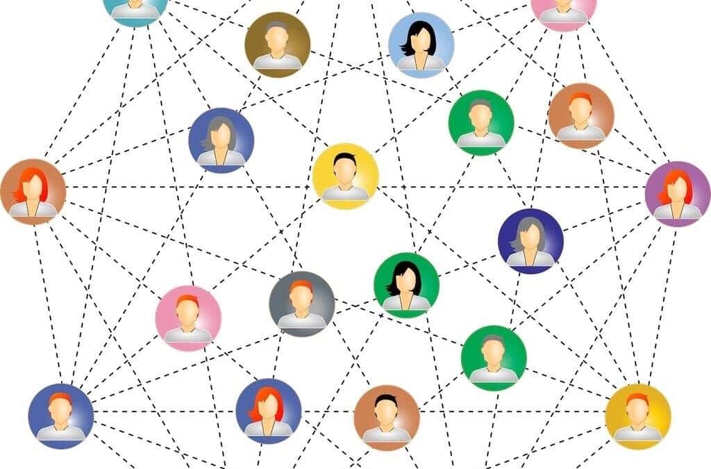 Les médias sociaux : bénéfices et pièges à éviter